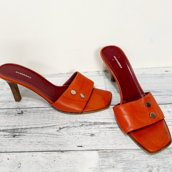 Burberry  Burnt Orange Leather Slides Sandals in Sz 40 - Picture 1 of 11